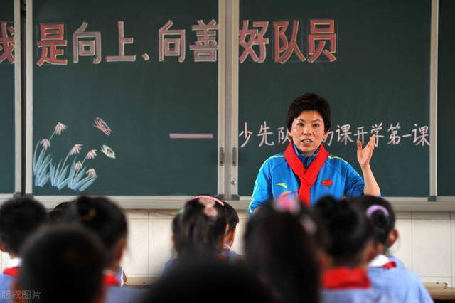 就像生活中遇到坎坷，却也跌倒爬起，勇往直前的;强者